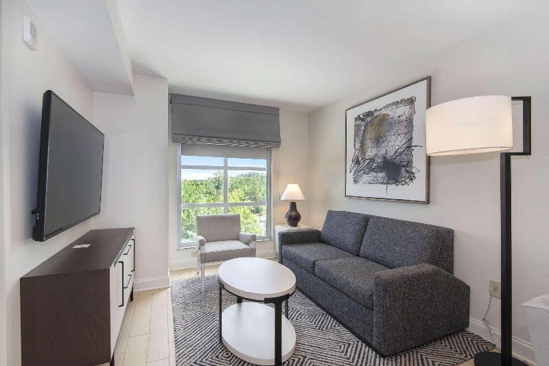 سوئیت با تخت بزرگ, Embassy Suites By Hilton Raleigh Durham Airport Brier Creek