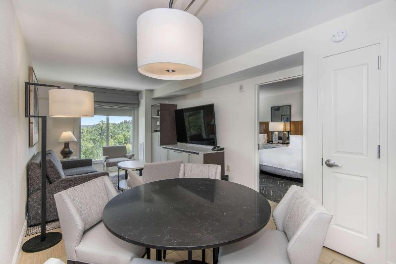 سوئیت با تخت بزرگ, Embassy Suites By Hilton Raleigh Durham Airport Brier Creek