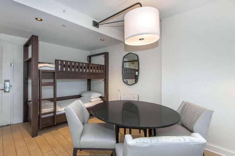 سوئیت با تخت بزرگ, Embassy Suites By Hilton Raleigh Durham Airport Brier Creek