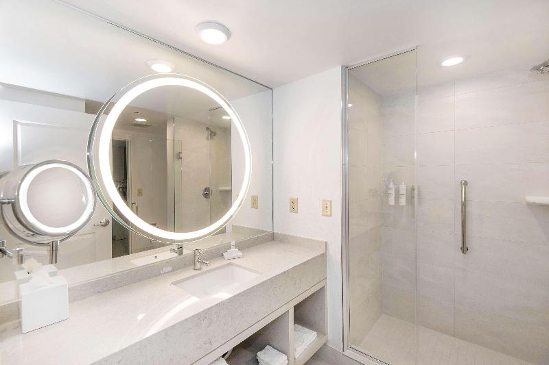 سوئیت با تخت بزرگ, Embassy Suites By Hilton Raleigh Durham Airport Brier Creek
