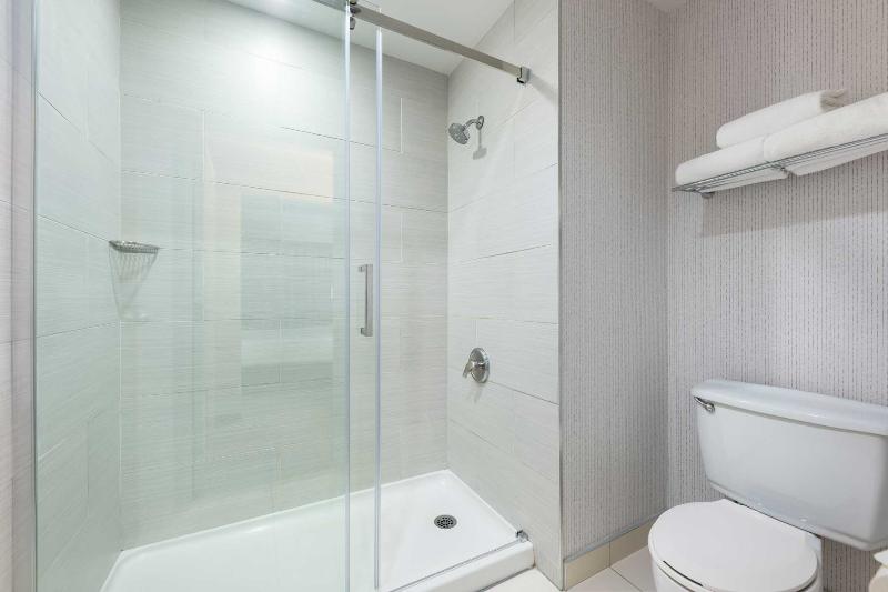 장애인을 위한 킹사이즈 침대 스탠다드 룸, Hilton Garden Inn Portland Downtown Waterfront