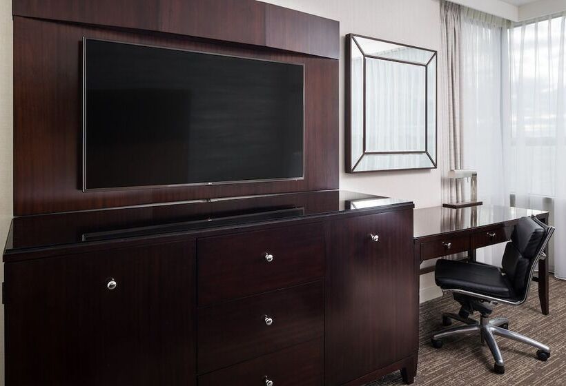 Номер Классика Двуспальная Кровать, The Westin Washington National Harbor