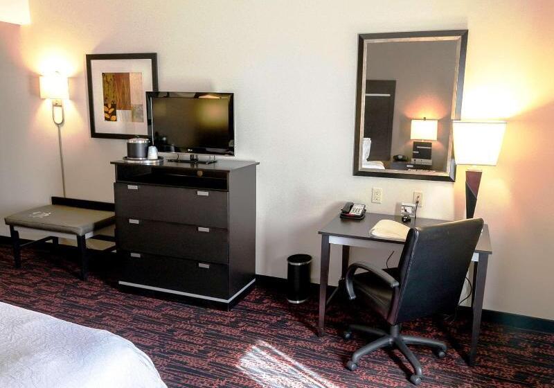 اتاق استاندارد با تخت بزرگ, Hampton Inn & Suites Tulsa/tulsa Hills