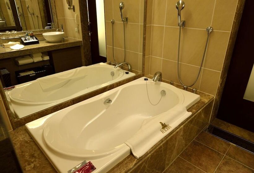 سوئیت پریمیوم, Okinawa Kariyushi Resort Exes Onna