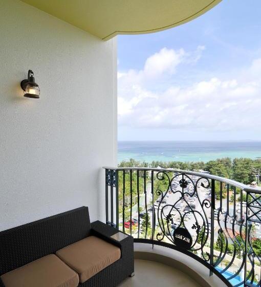 اتاق پریمیوم سه تخته, Okinawa Kariyushi Resort Exes Onna