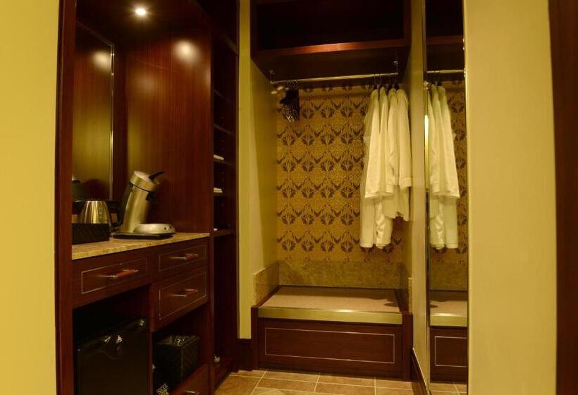 اتاق پریمیوم سه تخته, Okinawa Kariyushi Resort Exes Onna
