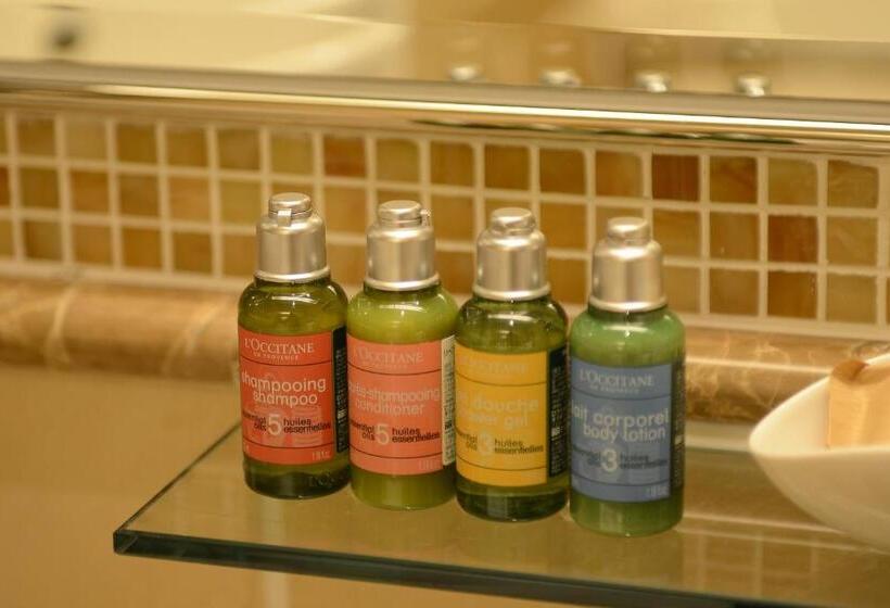 اتاق پریمیوم چهارنفره, Okinawa Kariyushi Resort Exes Onna