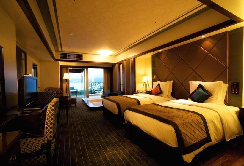 اتاق پریمیوم چهارنفره, Okinawa Kariyushi Resort Exes Onna