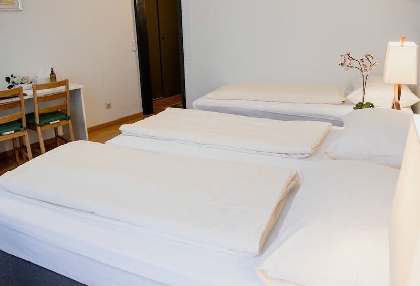 스탠다드 트리플 룸, Pension Hotel Mariahilf