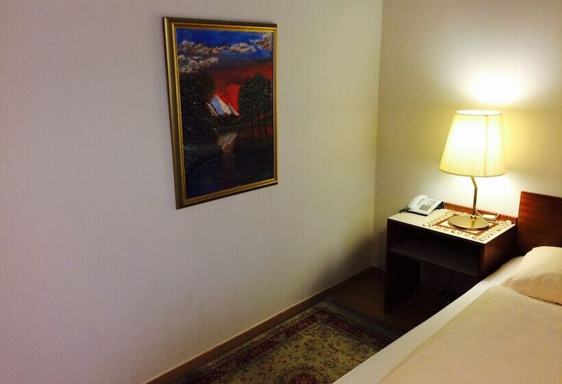 4인용 스탠다드 룸, Pension Hotel Mariahilf