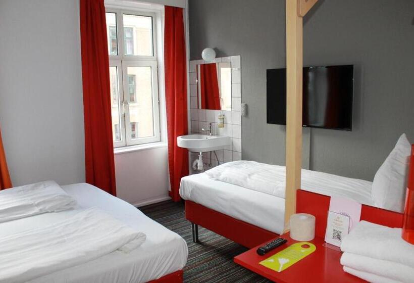 اتاق استاندارد سه تخته با سرویس بهداشتی مشترک, Annex Copenhagen