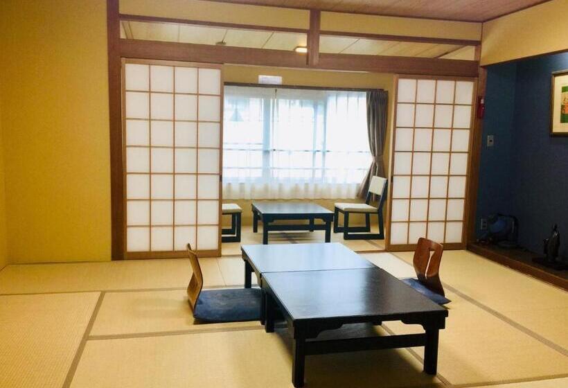اتاق استاندارد چهار تخته, Nara Hakushikaso