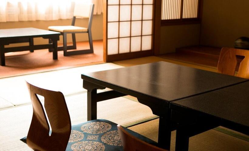 اتاق استاندارد چهار تخته, Nara Hakushikaso