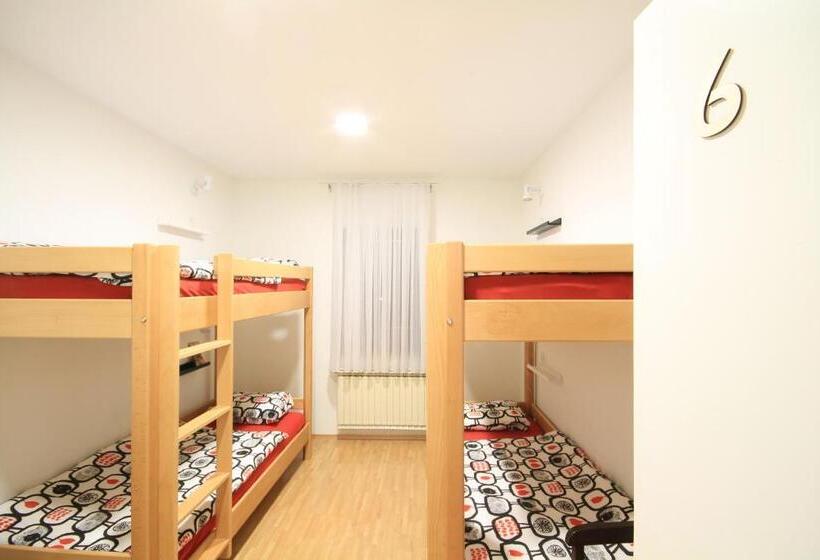 تختخواب در اتاق مشترک, Aparthotel Vila Minka