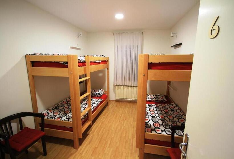 اتاق ساده سه‌ نفره, Aparthotel Vila Minka