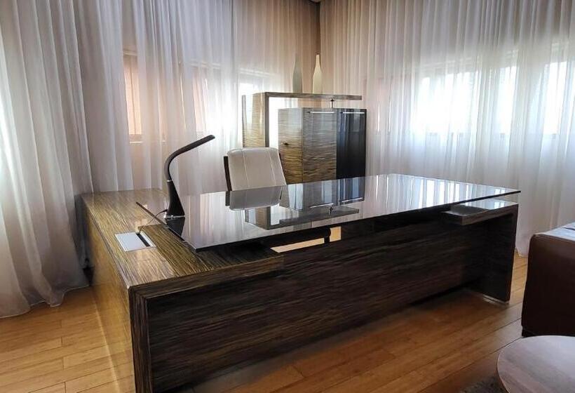 سوئیت پنت هاوس, Design Hotel Mr President