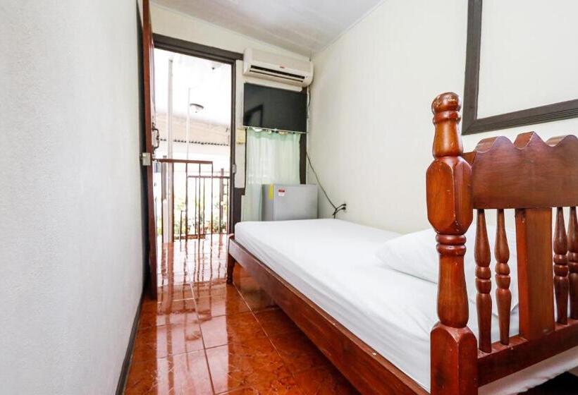 Economy Triple Room, Flor Blanca