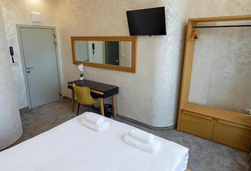 Номер Deluxe, City Petrich