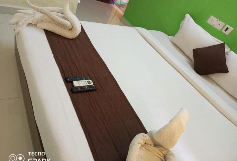 Deluxe Room, Green Tree Hotel Near Vfs Global And Ramee Mall