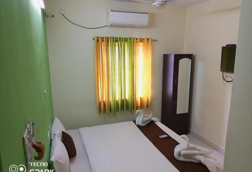 Deluxe Room, Green Tree Hotel Near Vfs Global And Ramee Mall