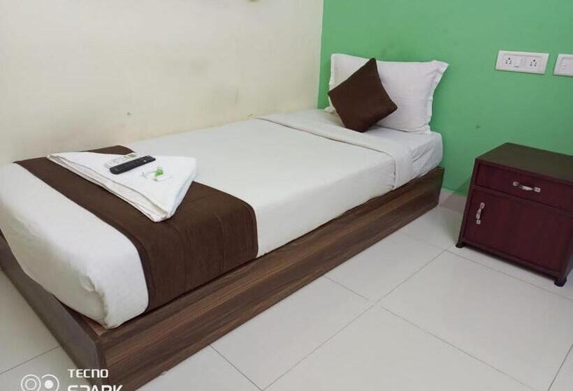 Standard Single Room, Green Tree Hotel Near Vfs Global And Ramee Mall