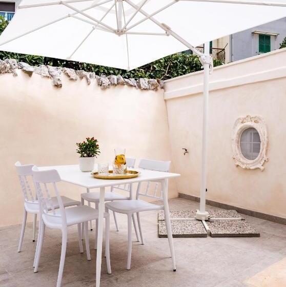سوییت خانوادگی, Villa Aurelia Suites And Apartments