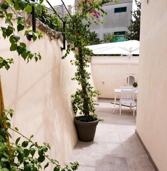 سوییت خانوادگی, Villa Aurelia Suites And Apartments