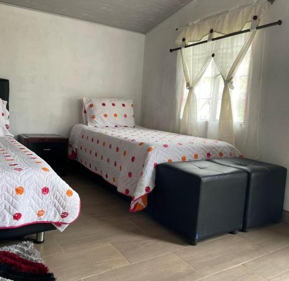 Семейный Номер, Cabaña Campestre Miraluna