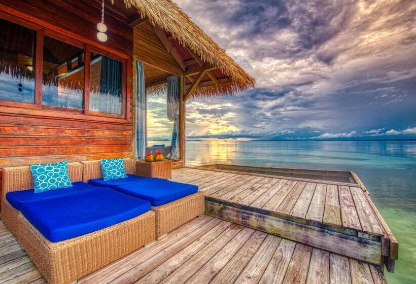 بنجلو ديلوكس, Azul Over The Water Resort