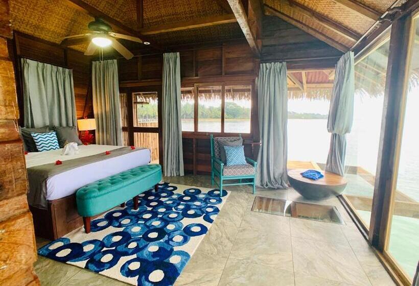 بنجلو ديلوكس, Azul Over The Water Resort
