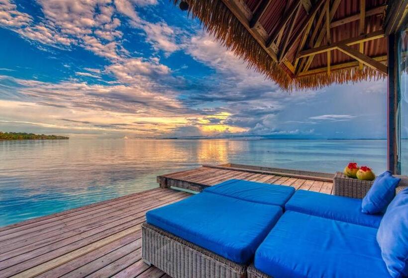 بنجلو ديلوكس, Azul Over The Water Resort