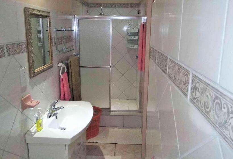 استودیوی استاندارد, Bayside Villa St. Lucia