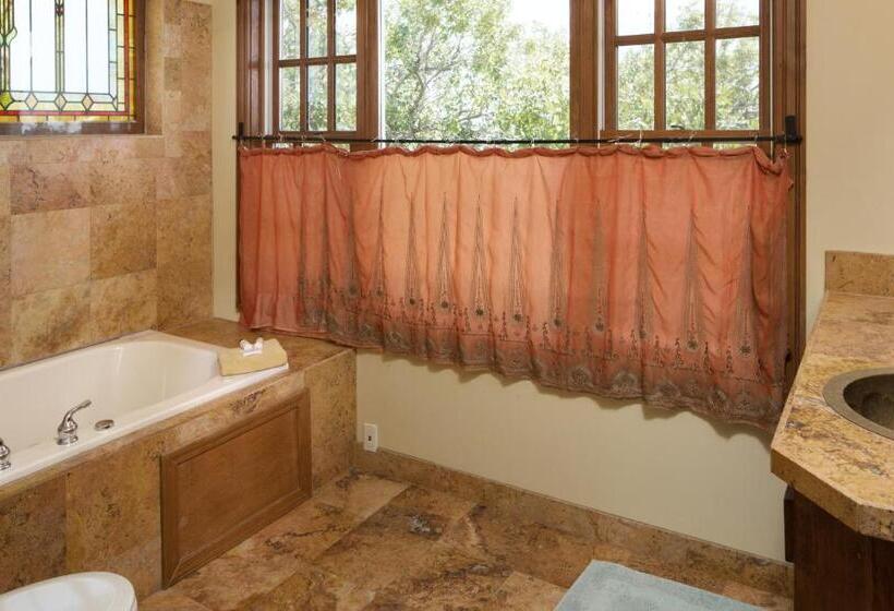 Suite with lake view, Blue Lake Ranch
