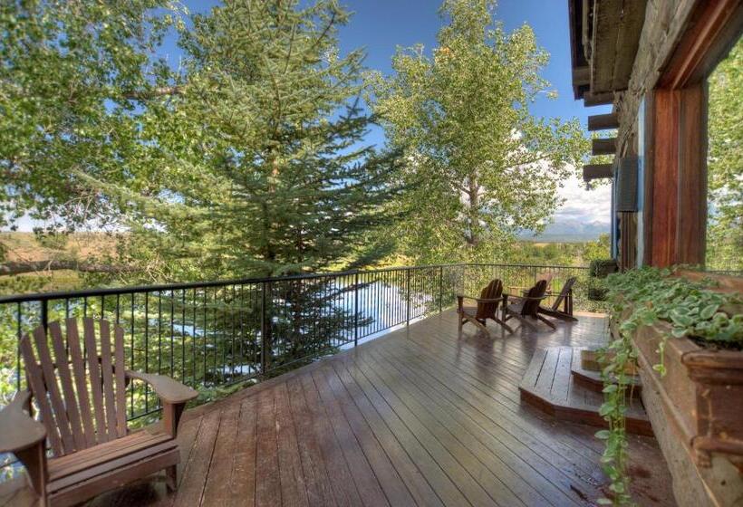 小室, Blue Lake Ranch