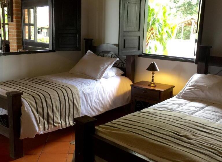 اتاق سوپریور, Bosques Del Saman Alcala