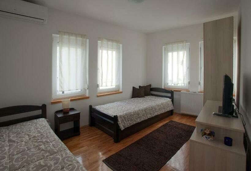 اتاق استاندارد با سرویس بهداشتی مشترک, Guesthouse Rota