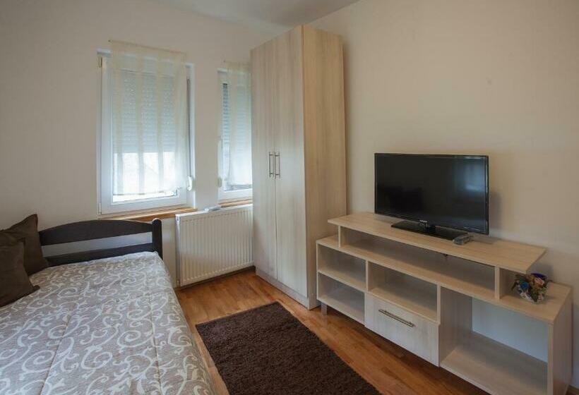 اتاق استاندارد با سرویس بهداشتی مشترک, Guesthouse Rota