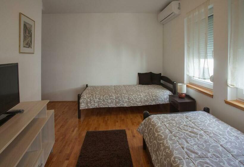 اتاق استاندارد با سرویس بهداشتی مشترک, Guesthouse Rota