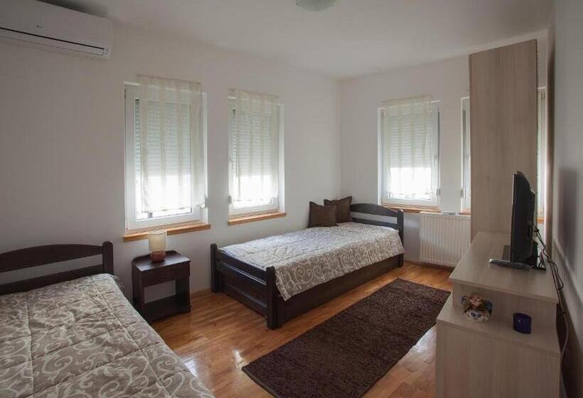 اتاق استاندارد با سرویس بهداشتی مشترک, Guesthouse Rota