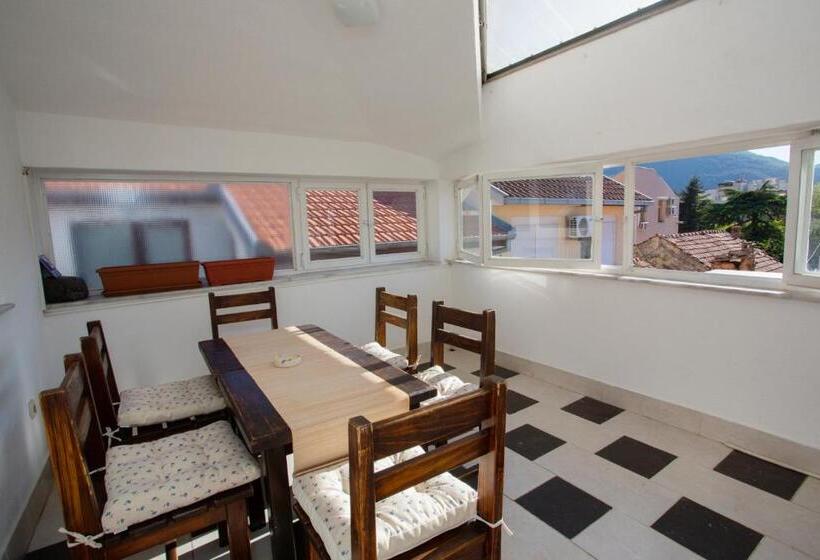 استودیوی استاندارد, Guesthouse Rota