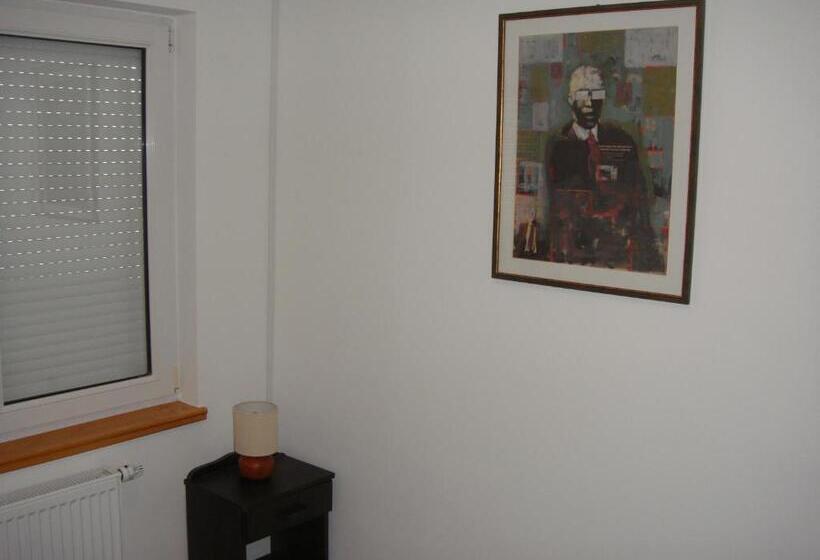 استودیوی استاندارد, Guesthouse Rota
