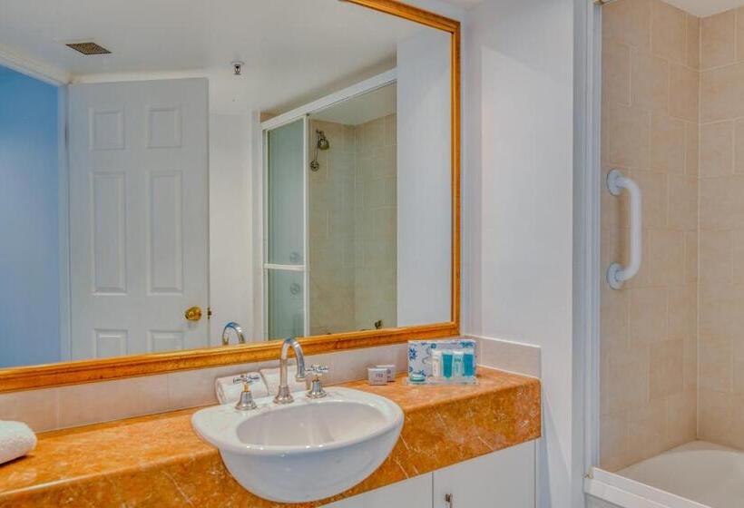 Superior 2-bedroom flat with sea view, Bel Air On Broadbeach   Official