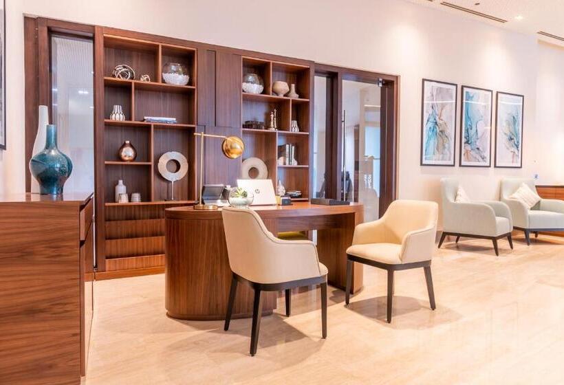 Quarto Clube Cama King, Grand Millennium Al Wahda Hotel And Executive Apartments Abu Dhabi