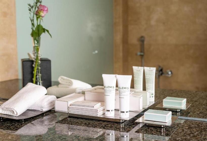 Quarto Clube Cama King, Grand Millennium Al Wahda Hotel And Executive Apartments Abu Dhabi