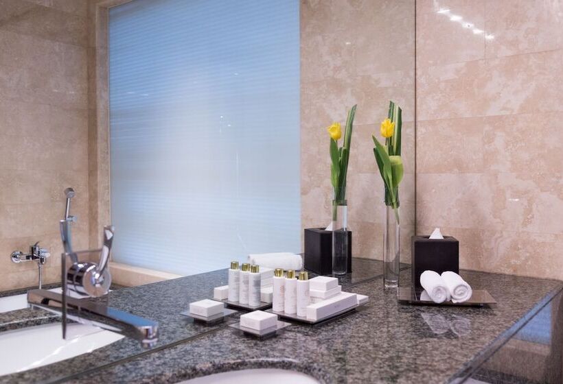 Quarto Deluxe, Grand Millennium Al Wahda Hotel And Executive Apartments Abu Dhabi