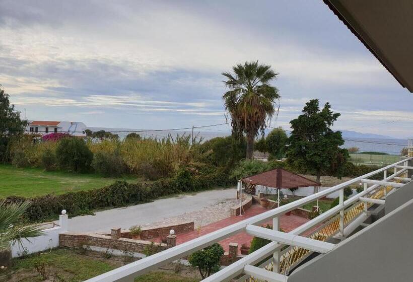 Номер Стандарт Вид на Сад, Asterias Bay Theologos