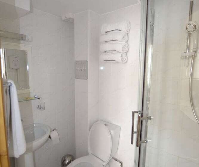 اتاق استاندارد سه نفره, Britannia Inn