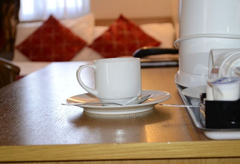 اتاق استاندارد سه نفره, Britannia Inn