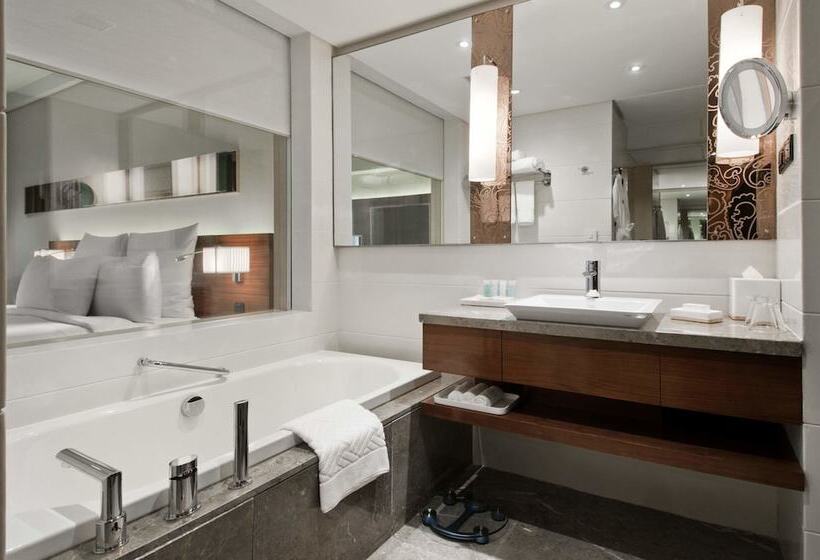 스탠다드 룸 킹사이즈 침대, Hilton Chennai