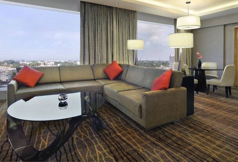 이그제큐티브 스위트 킹침대, Hilton Chennai